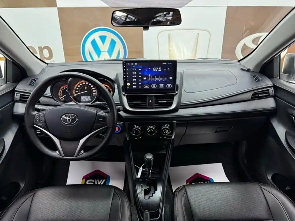 Toyota Yaris L 2022 — фото 9