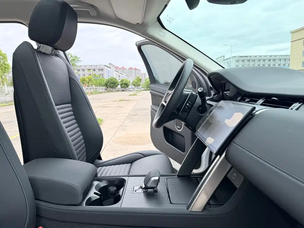 Land Rover Discovery Sport 2025 — фото 20