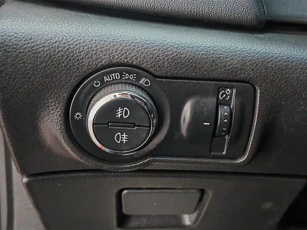 Buick Excelle 2015 — фото 21