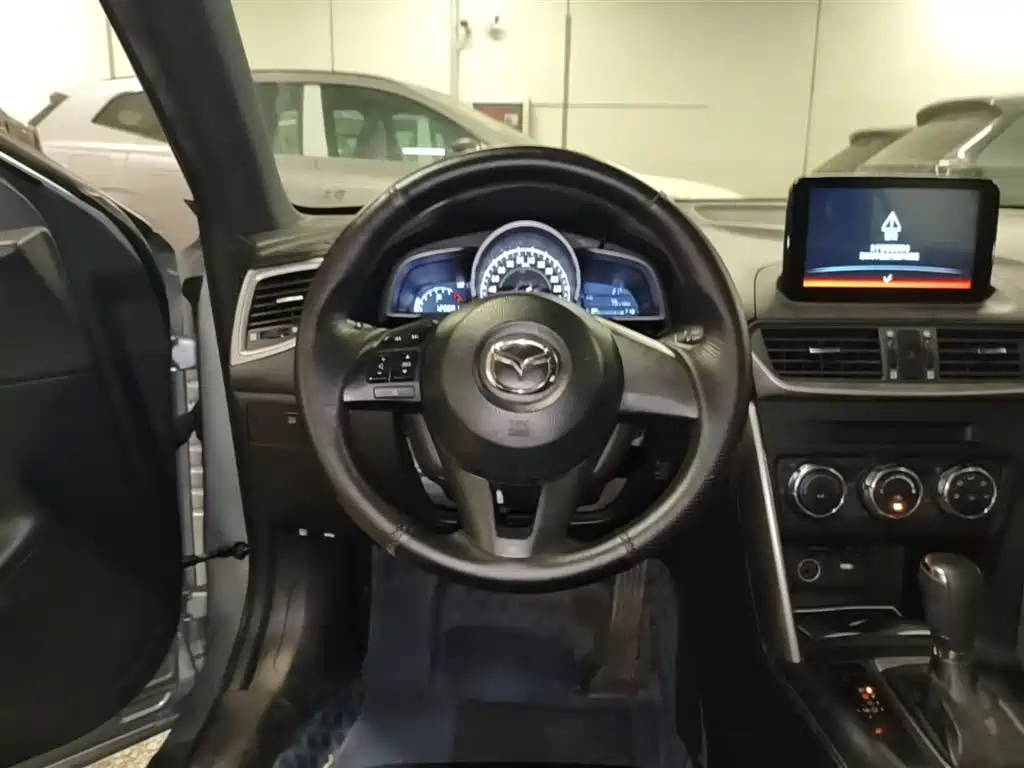 Mazda CX-4 2017 — фото 17