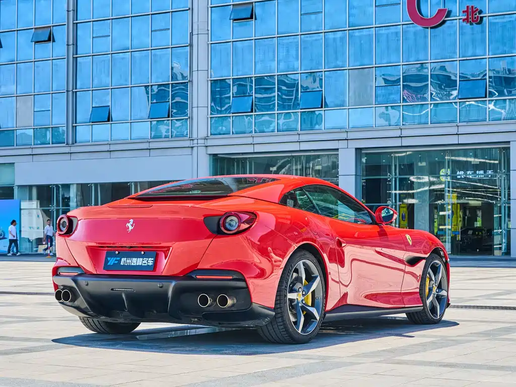 Ferrari Portofino 2023 — фото 16