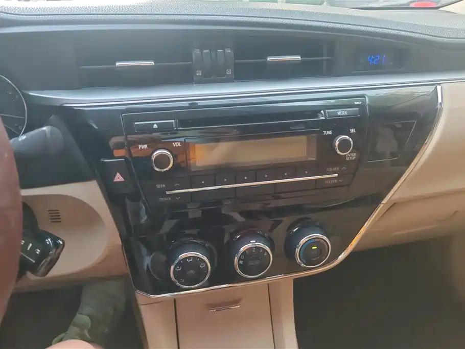Toyota Corolla 2015 — фото 13