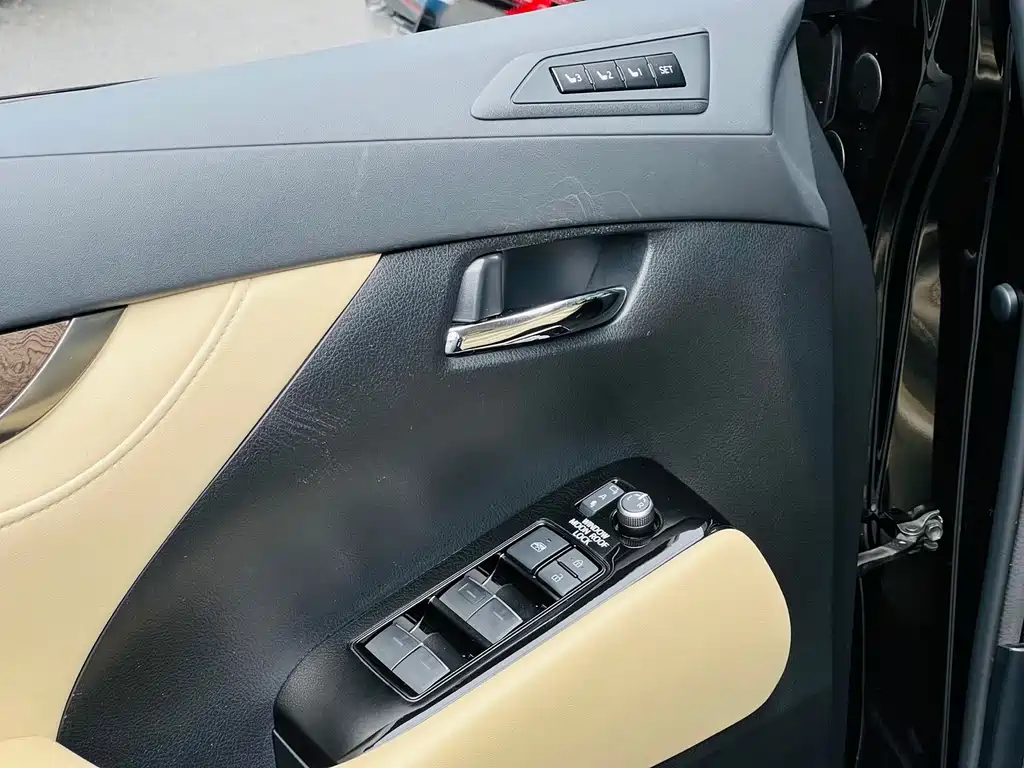 Toyota Alphard 2022 — фото 12