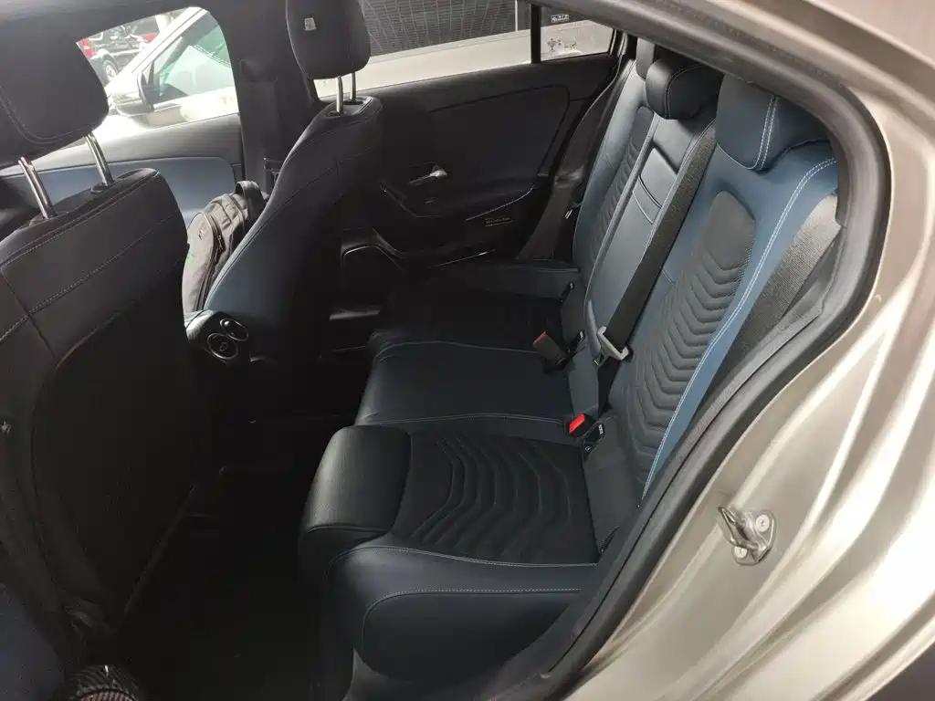Mercedes-Benz A-Class 2019 — фото 13
