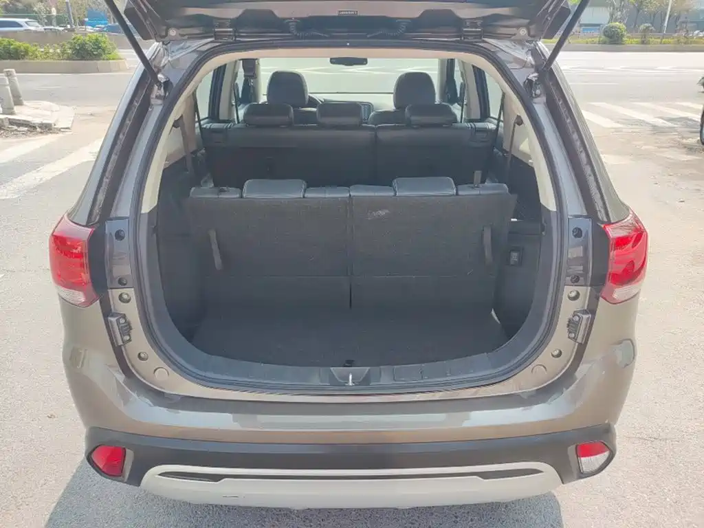Mitsubishi Outlander 2020 — фото 15