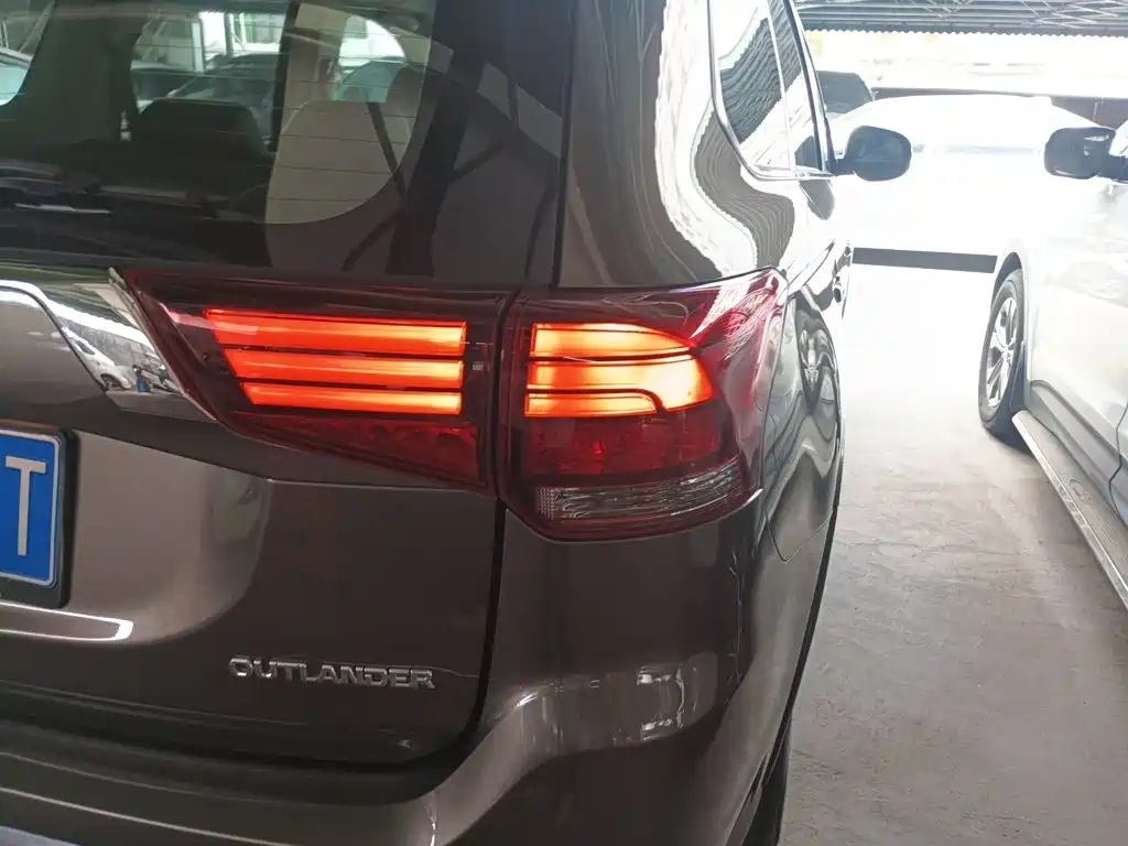 Mitsubishi Outlander 2020 — фото 23