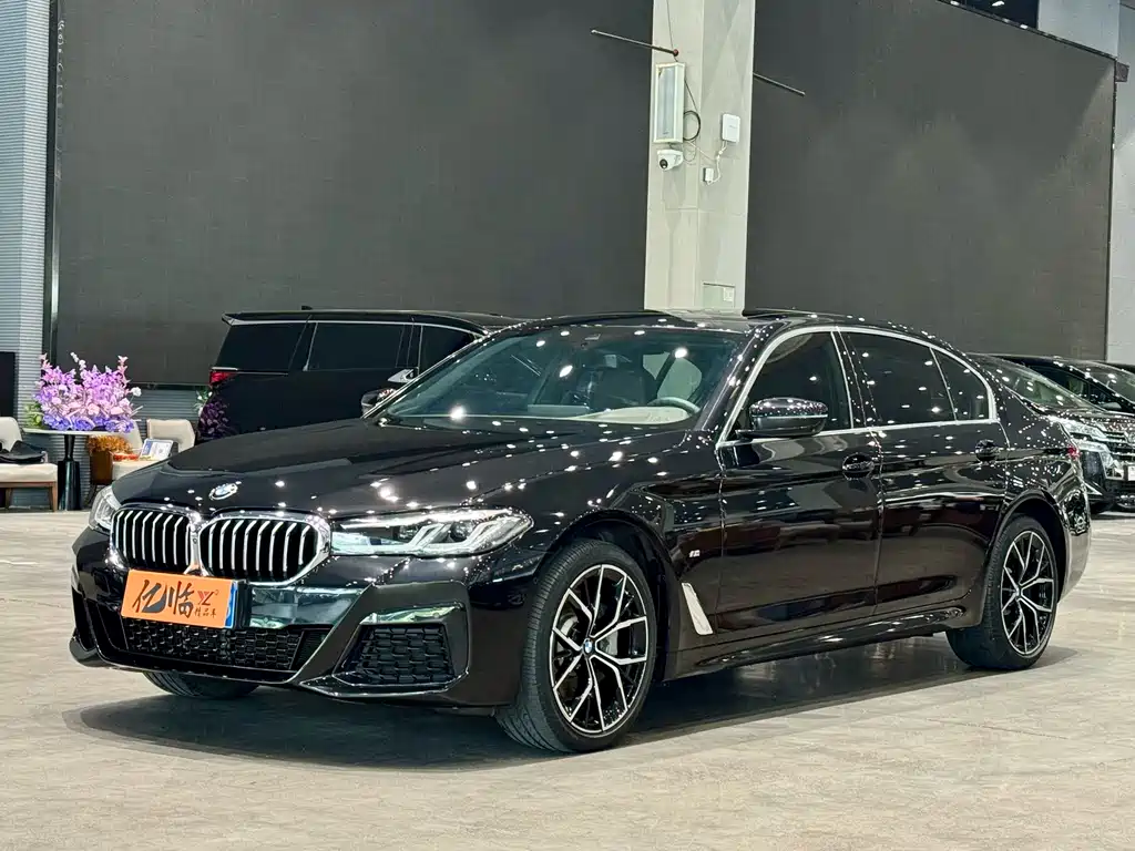 BMW 5 Series 2023 — фото 1