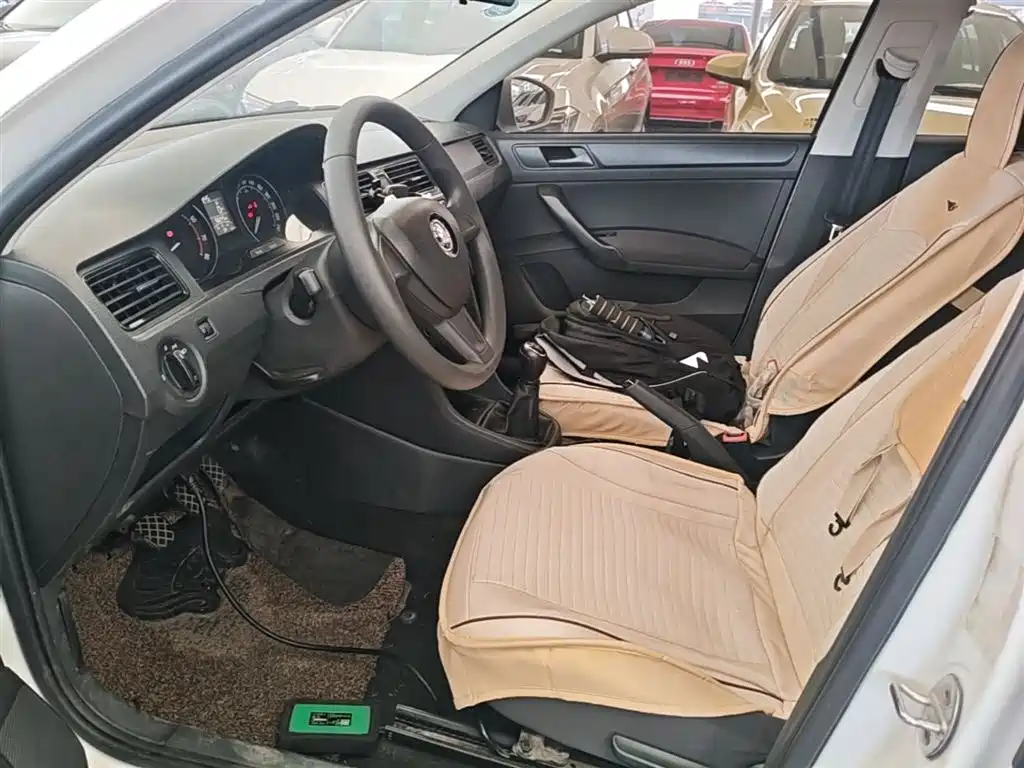 Skoda Rapid Spaceback 2017 — фото 15