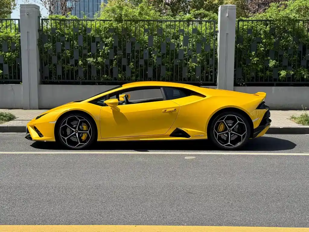 Lamborghini Huracán 2022 — фото 2