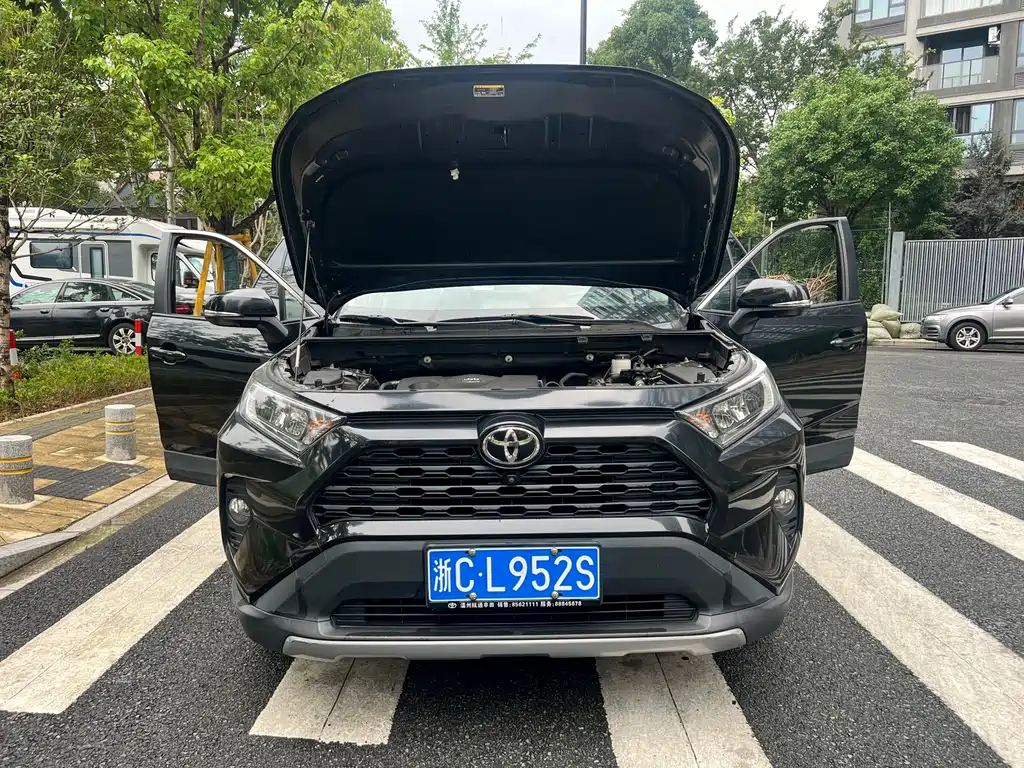 Toyota RAV4 2020 — фото 24
