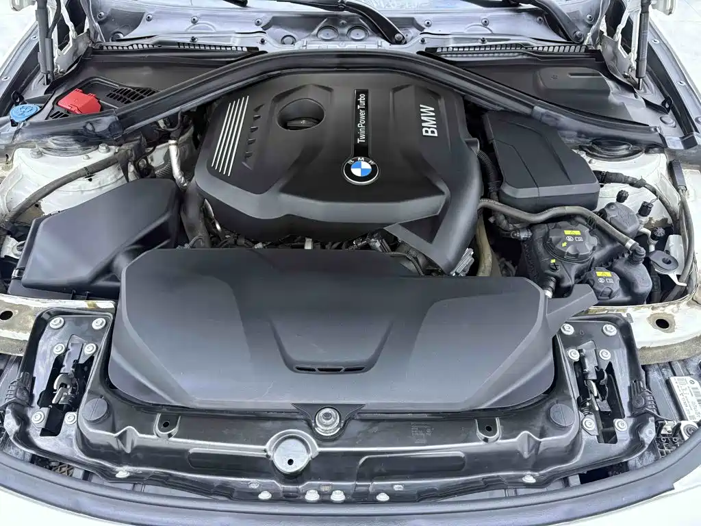 BMW 3 Series 2019 — фото 11