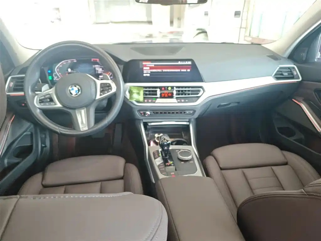 BMW 3 Series 2019 — фото 10