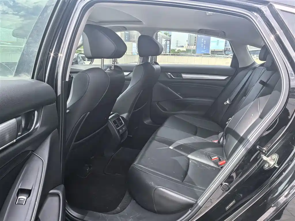 Honda Accord 2022 — фото 19