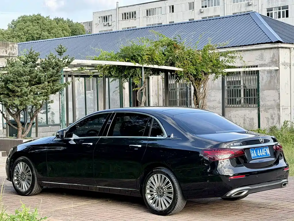 Mercedes-Benz E-Class 2023 — фото 9