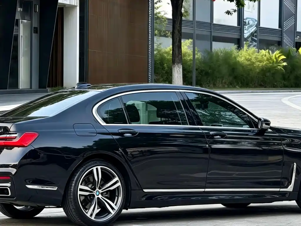 BMW 7 Series 2017 — фото 9