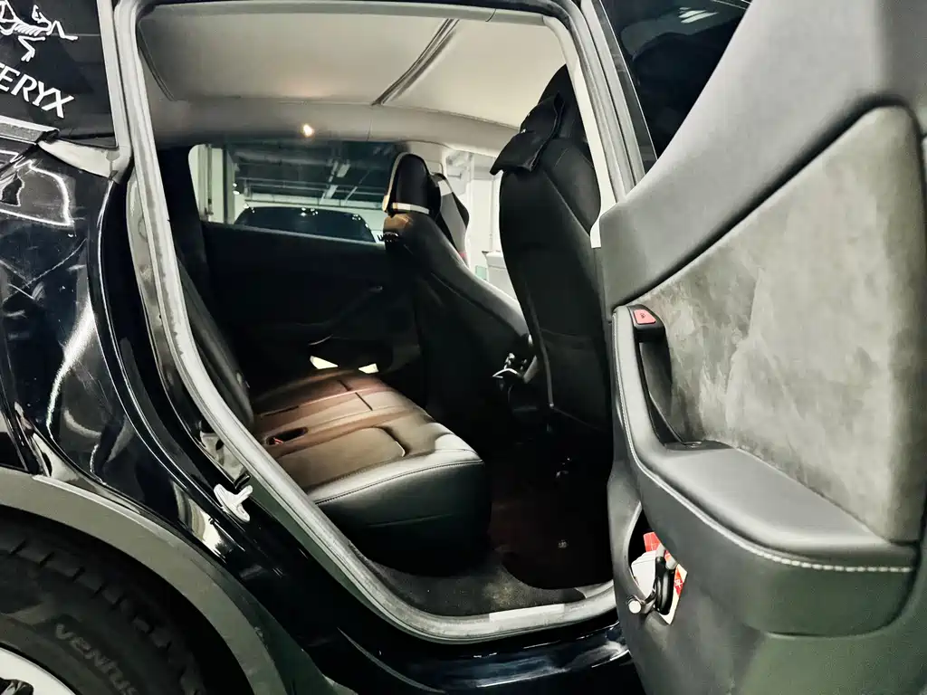Tesla Model Y 2022 — фото 11