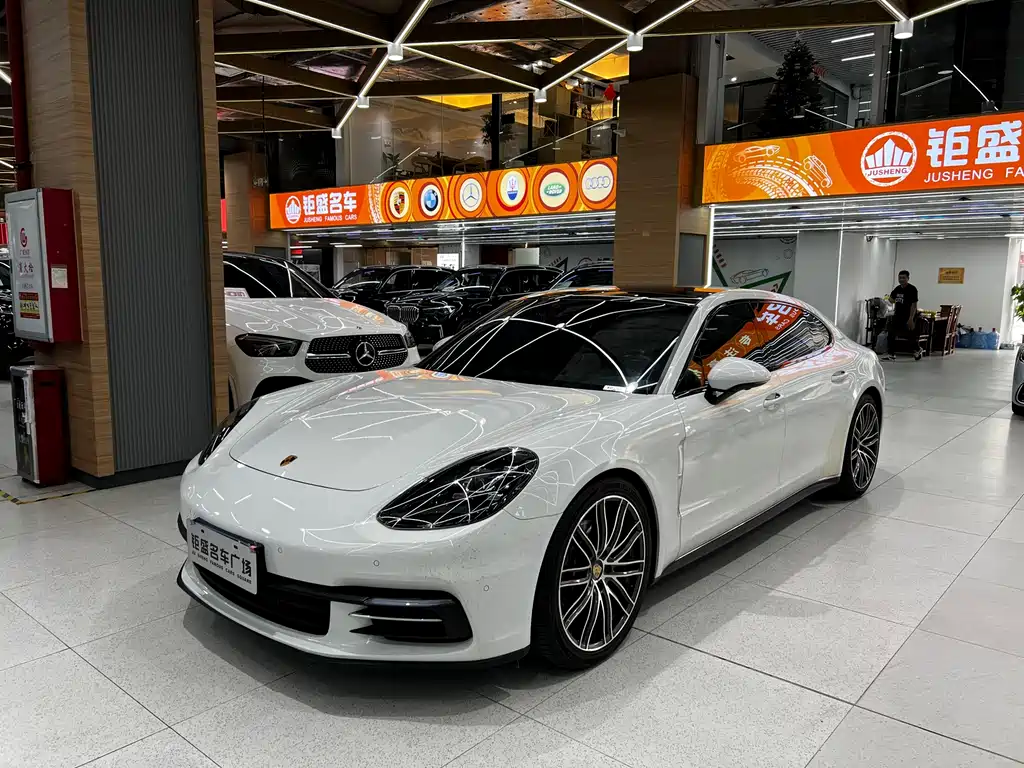 Porsche Panamera 2019 — фото 1