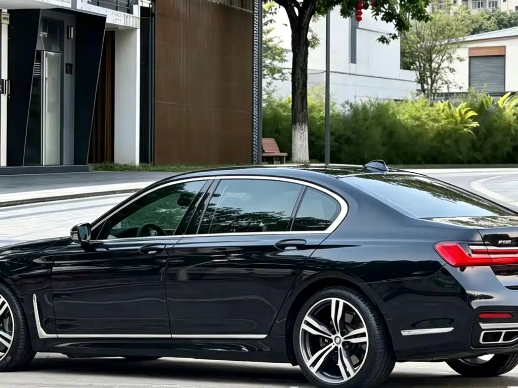 BMW 7 Series 2017 — фото 7