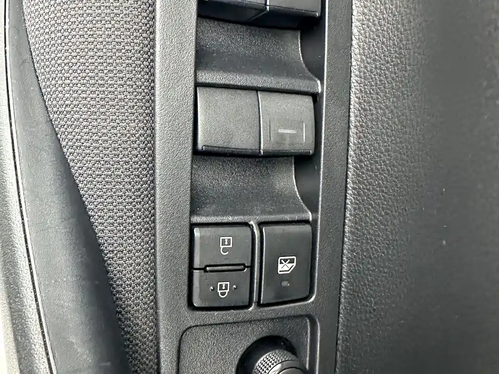 Toyota Corolla 2023 — фото 11