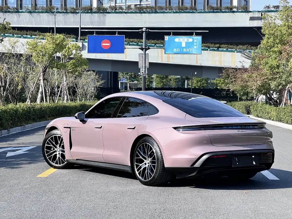 Porsche Taycan 2022 — фото 15
