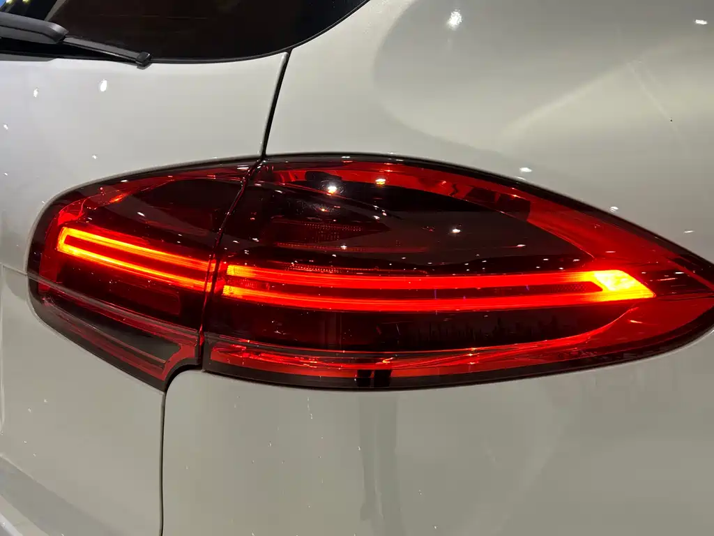 Porsche Cayenne 2016 — фото 29