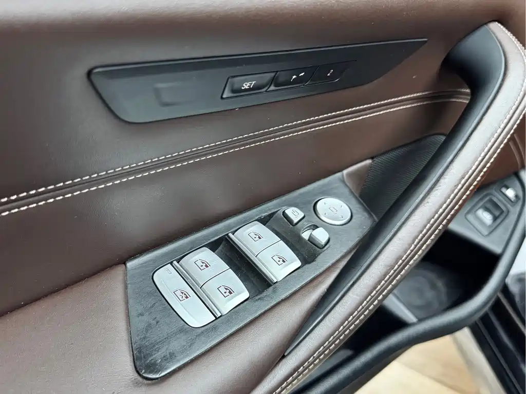 BMW 5 Series New Energy 2019 — фото 23