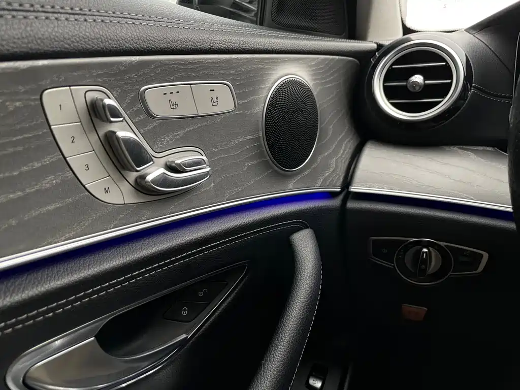 Mercedes-Benz E-Class 2021 — фото 16