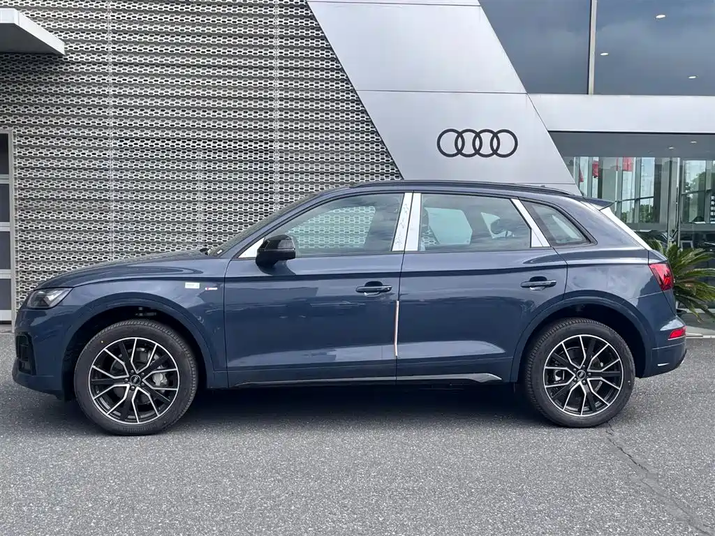 Audi Q5L — фото 4