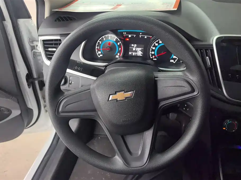 Chevrolet Cavalier 2018 — фото 15