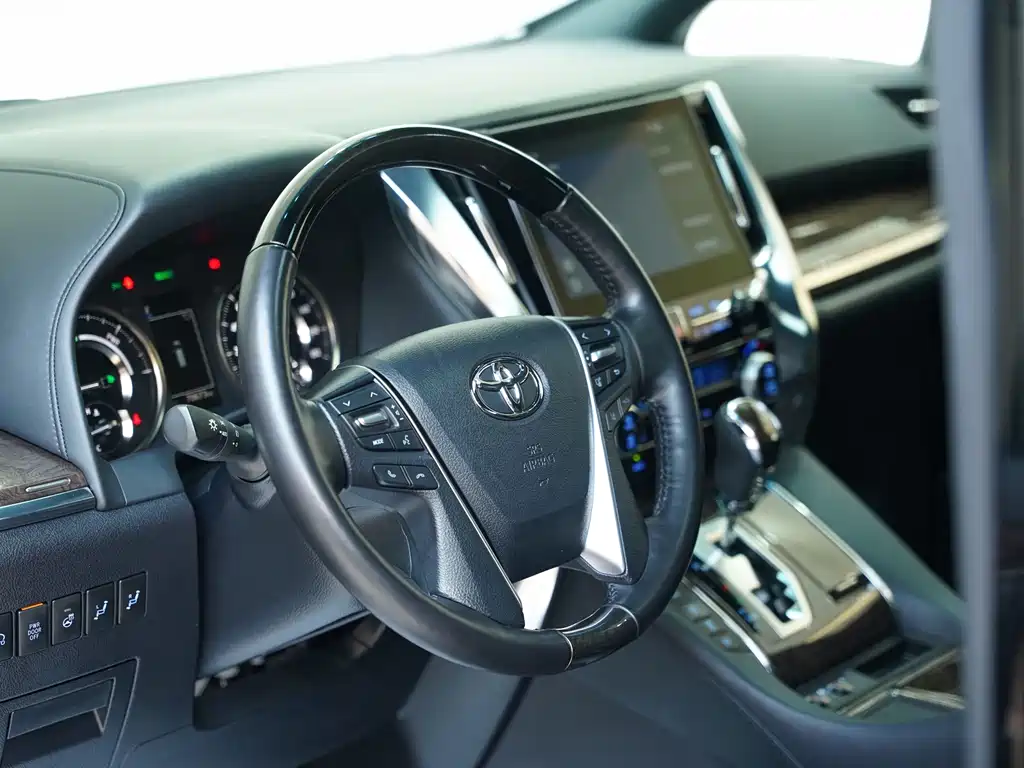 Toyota Alphard 2021 — фото 13