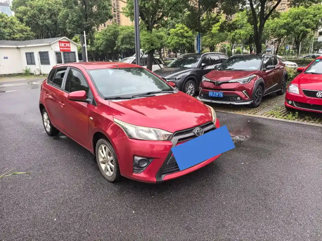 Toyota Yaris L 2014