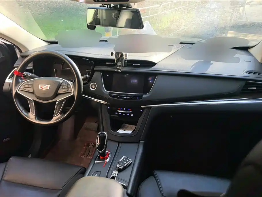 Cadillac XT5 2017 — фото 12