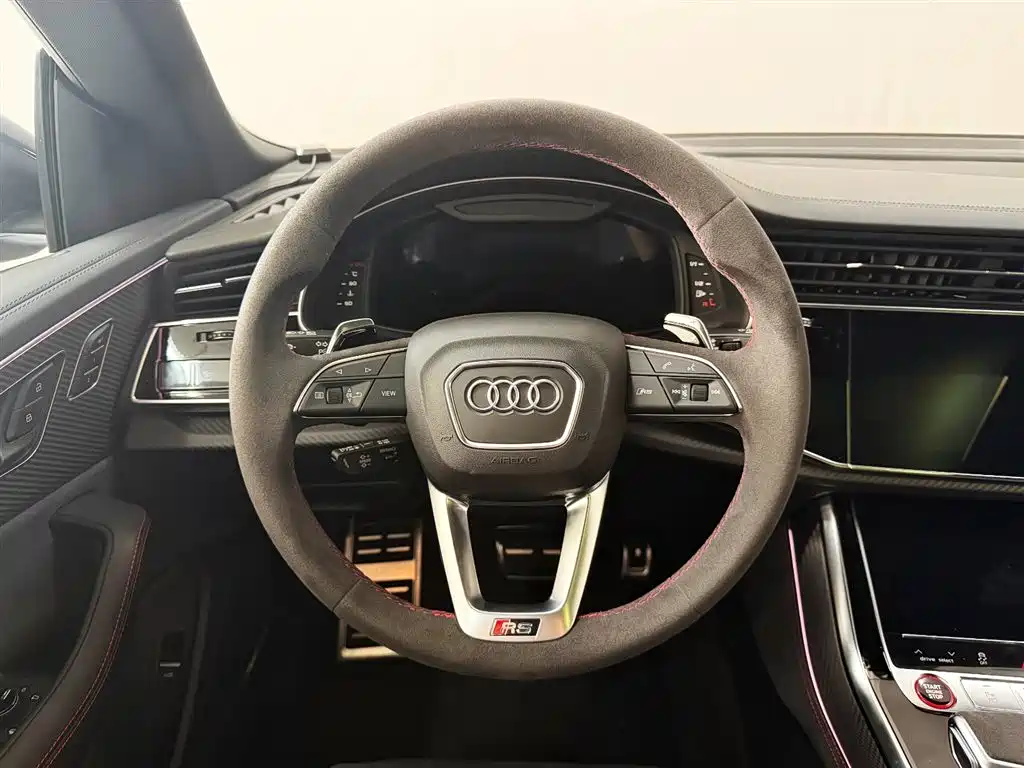 Audi RS Q8 2025 — фото 11