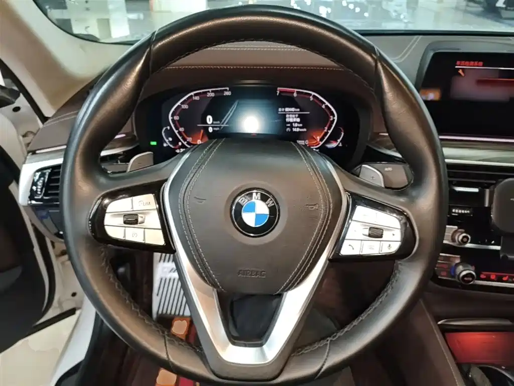 BMW 5 Series 2020 — фото 11