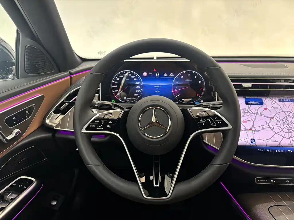 Mercedes-Benz E-Class 2025 — фото 16