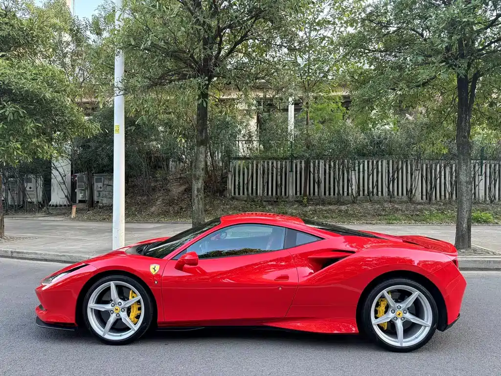 Ferrari F8 2021 — фото 8