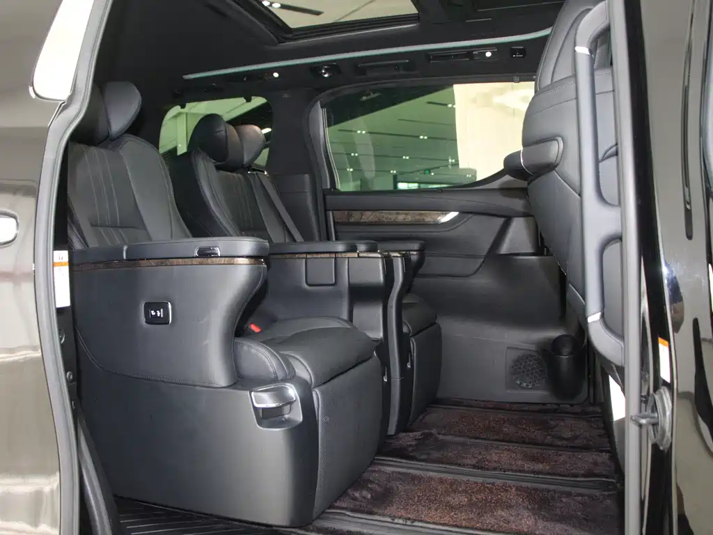 Toyota Alphard 2021 — фото 11