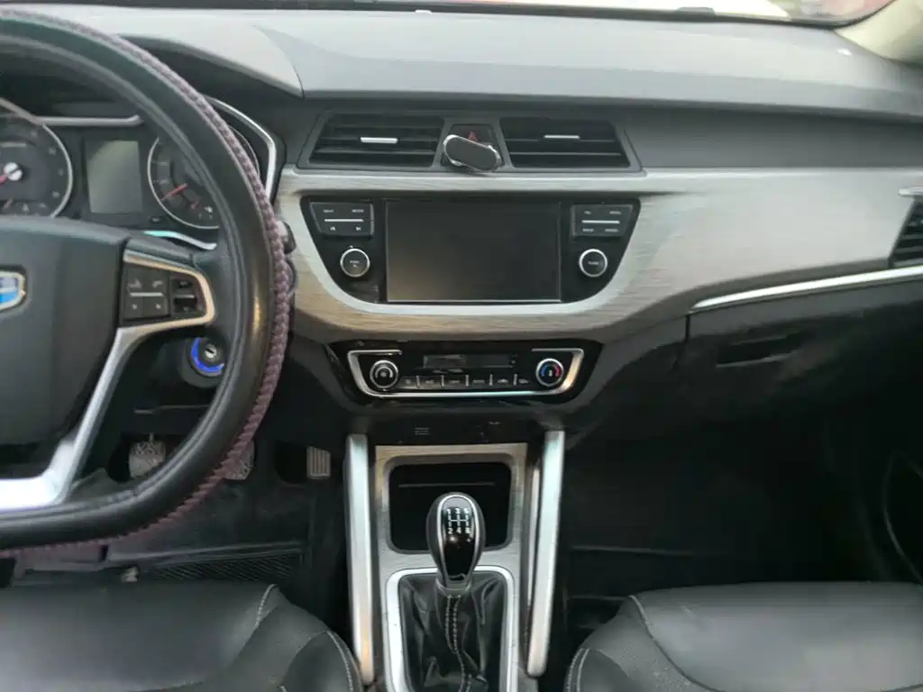 Geely Vision X3 2018 — фото 13