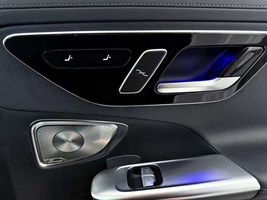 Mercedes-Benz C-Class 2024 — фото 11