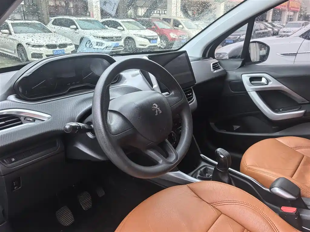Peugeot 2008 2015