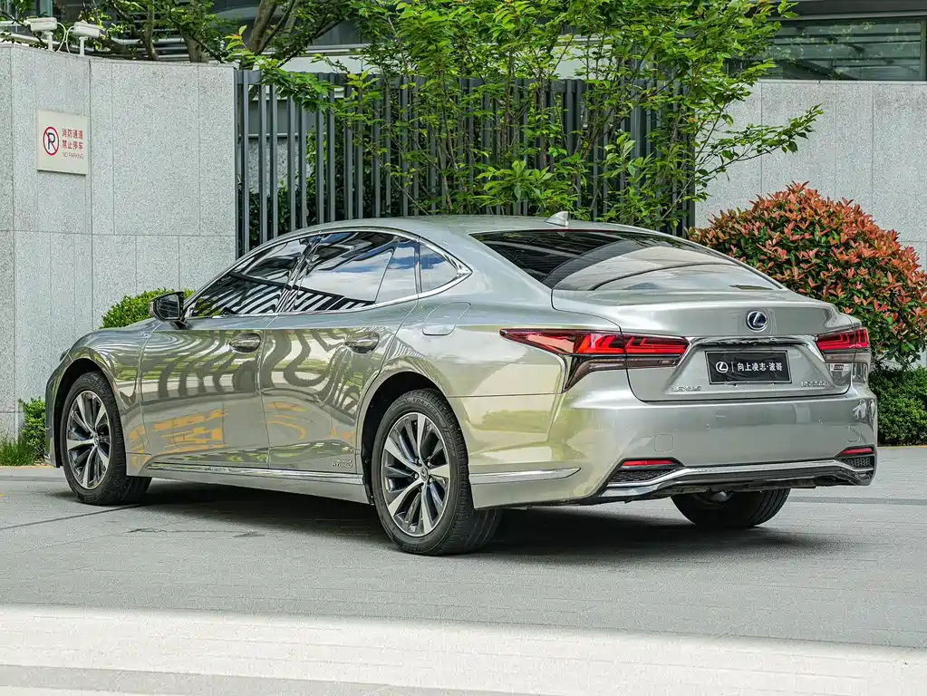Lexus LS 2022 — фото 6