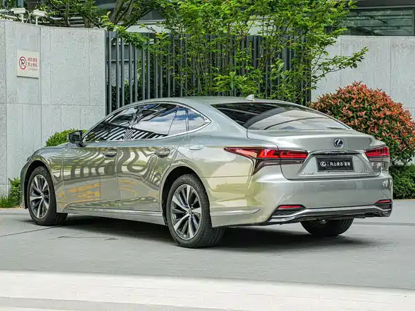 Lexus LS 2021
