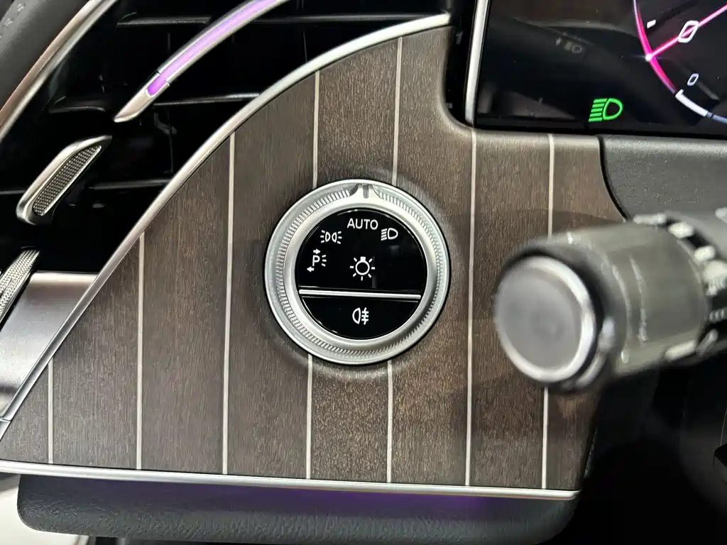 Mercedes-Benz E-Class 2025 — фото 15