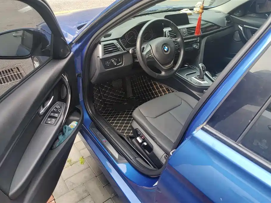 BMW 3 Series 2018 — фото 9