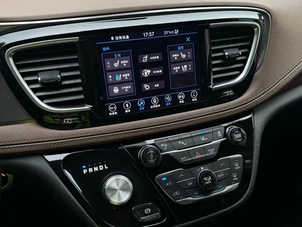 Chrysler Grand Voyager 2018 — фото 13
