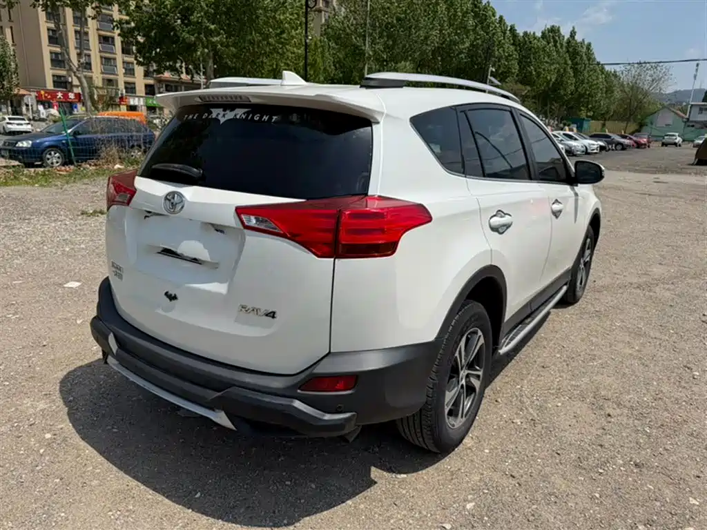 Toyota RAV4 2016 — фото 9