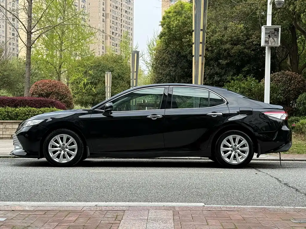 Toyota Camry 2019 — фото 7