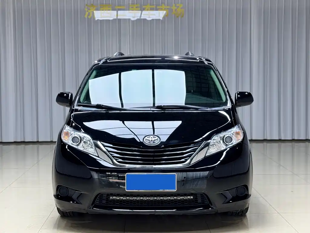 Toyota Sienna 2015 — фото 2