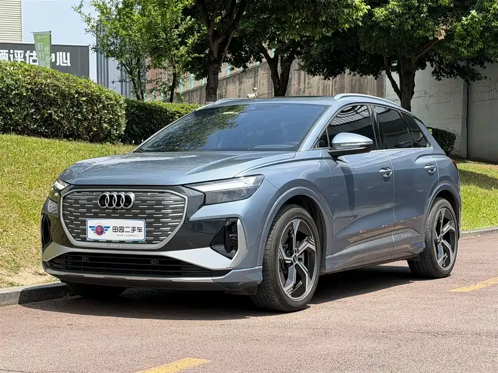 Audi Q4 e-tron 2023 — фото 1