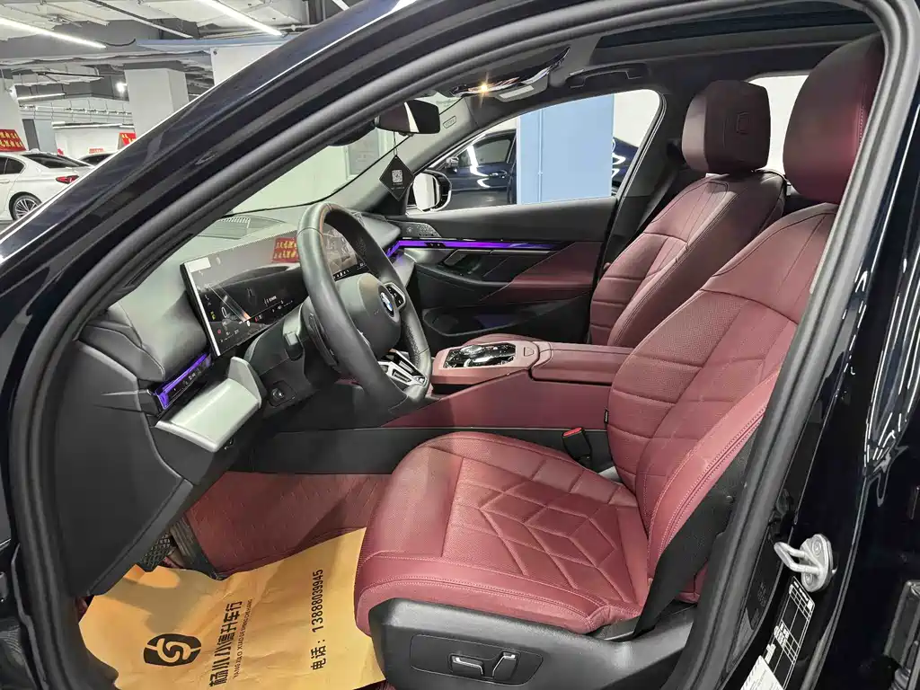BMW 5 Series 2025 — фото 14